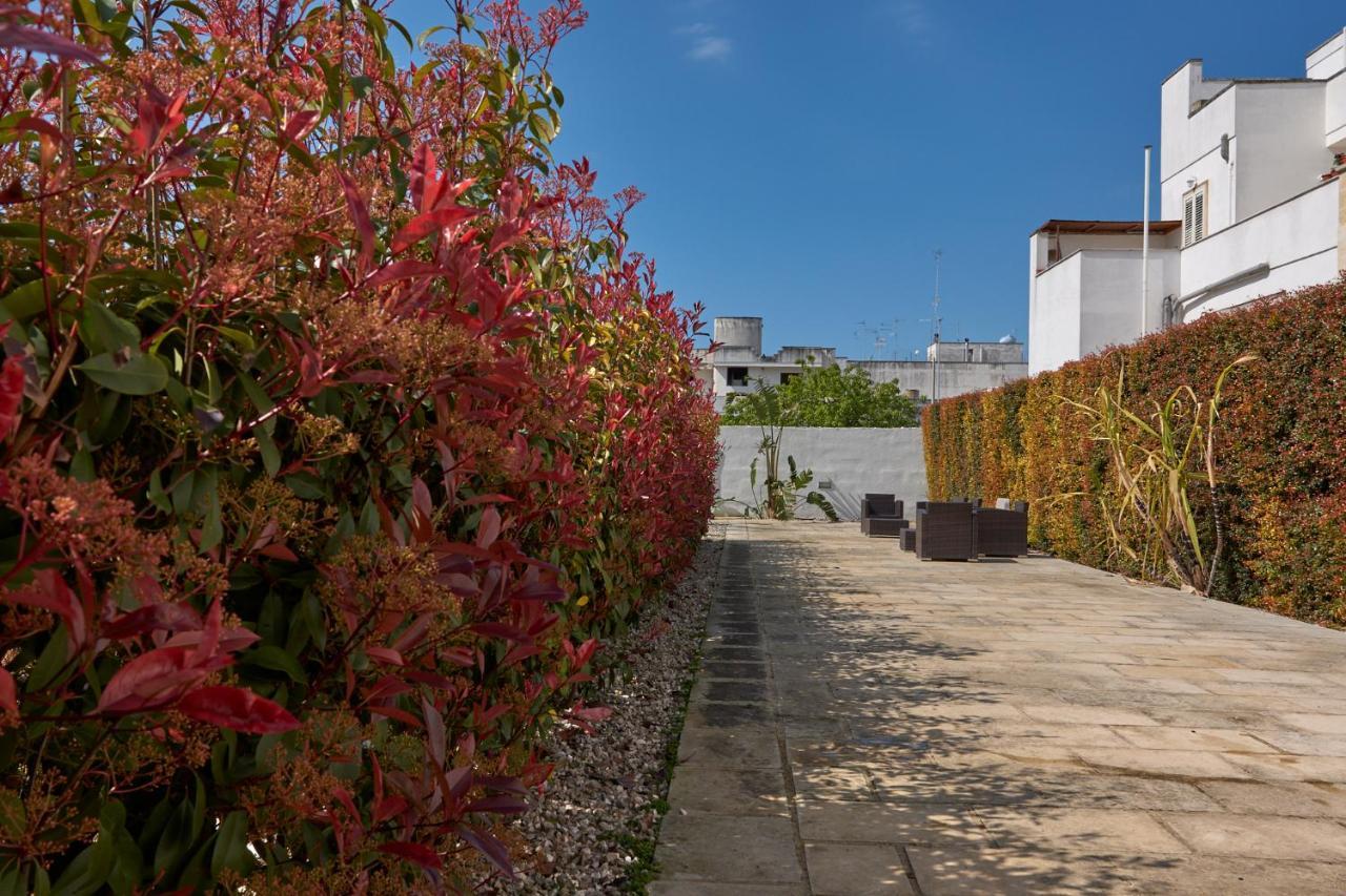 ホテル Il Giardino Di Flora - Piscina & Jacuzzi レッチェ エクステリア 写真